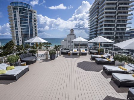 Hotel Croydon Rooftop Sun Deck
