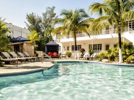 Tradewinds Apartment Hotel Pool View